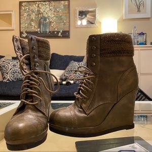 Mossimo Size 8.5 Heeled Booties